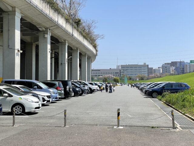 新横浜公園の駐車場